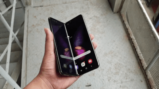 Galaxy Fold rao bán đầy trên mạng, mất nửa giá chỉ sau một năm - 3 Galaxy Fold rao bán đầy trên mạng, mất nửa giá chỉ sau một năm - 3