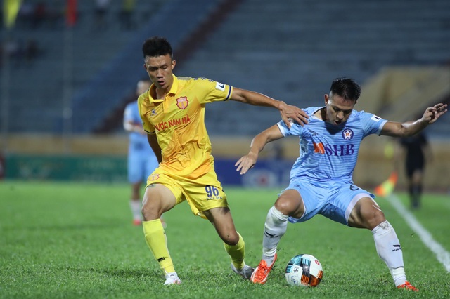 Nam Dinh club won 3 points at home, SHB Da Nang had to run for relegation - 2