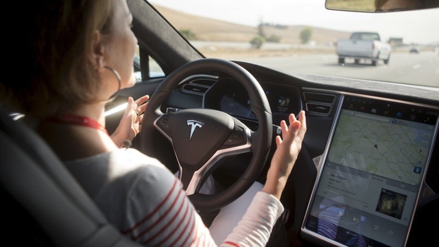 Sự nhầm lẫn tai hại của người dùng về khả năng tự lái của xe Tesla - 2 Sự nhầm lẫn tai hại của người dùng về khả năng tự lái của xe Tesla - 2