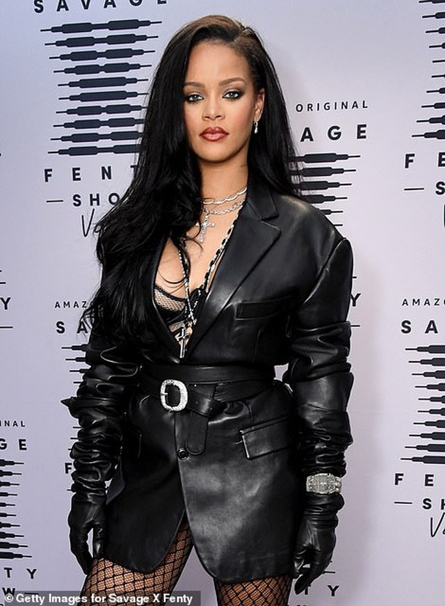 Bella Hadid, Paris Hilton... bốc lửa trong show diễn của Rihanna - 10 Bella Hadid, Paris Hilton... bốc lửa trong show diễn của Rihanna - 10