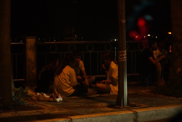 Bí ẩn cuộc điện thoại “tiên tri” giúp quán nước vỉa hè hồ Tây “sống khỏe” - 4