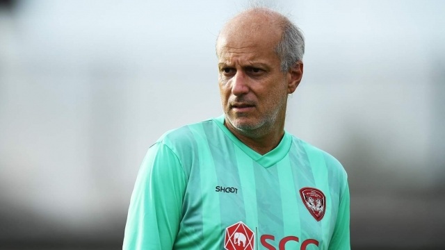 HLV Muangthong United hứa hẹn suất chính thức cho Đặng Văn Lâm - 1 HLV Muangthong United hứa hẹn suất chính thức cho Đặng Văn Lâm - 1