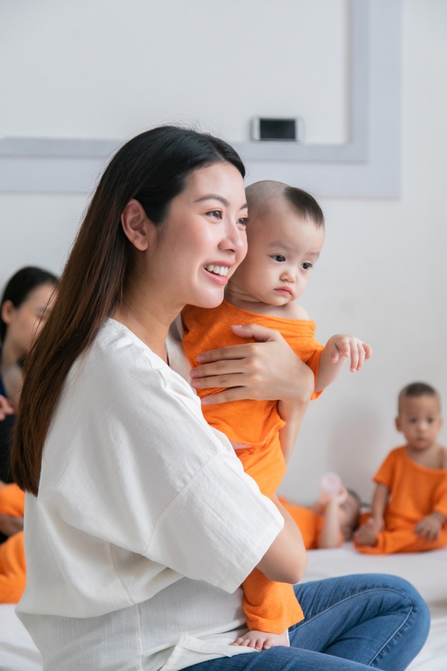 Bụng bầu vượt mặt, Á hậu Thuý Vân xót xa thăm con của các mẹ đơn thân - 3 Bụng bầu vượt mặt, Á hậu Thuý Vân xót xa thăm con của các mẹ đơn thân - 3