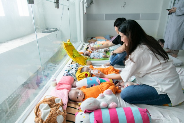 Bụng bầu vượt mặt, Á hậu Thuý Vân xót xa thăm con của các mẹ đơn thân - 6 Bụng bầu vượt mặt, Á hậu Thuý Vân xót xa thăm con của các mẹ đơn thân - 6