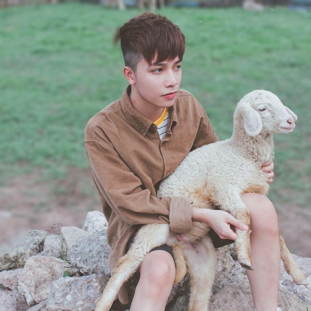 Chàng trai chiếm sóng đêm Trung Thu nhờ bức ảnh chụp với đầu lân - 3 Chàng trai chiếm sóng đêm Trung Thu nhờ bức ảnh chụp với đầu lân - 3