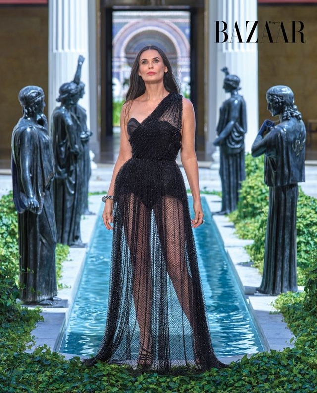 58 tuổi, Demi Moore vẫn tự tin mặc đồ mát mẻ - 6 58 tuổi, Demi Moore vẫn tự tin mặc đồ mát mẻ - 6