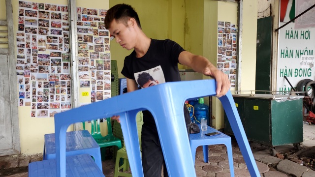 Hà Nội: Người lao động chọn nhiều cách bươn chải vì dịch Covid-19 - 4 Hà Nội: Người lao động chọn nhiều cách bươn chải vì dịch Covid-19 - 4