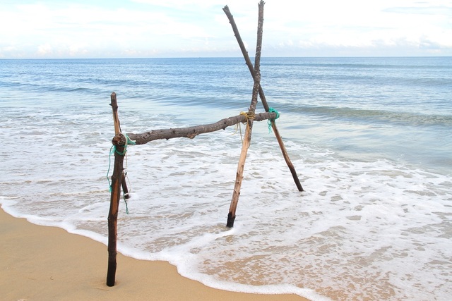 Bờ biển sạt lở nặng sau cơn bão số 5 - 4 Bờ biển sạt lở nặng sau cơn bão số 5 - 4