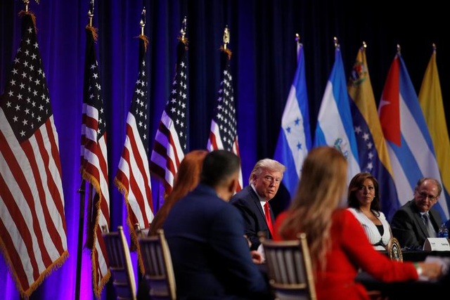 Ông Trump di chuyển “như con thoi” trước khi mắc Covid-19 - 2 Ông Trump di chuyển “như con thoi” trước khi mắc Covid-19 - 2