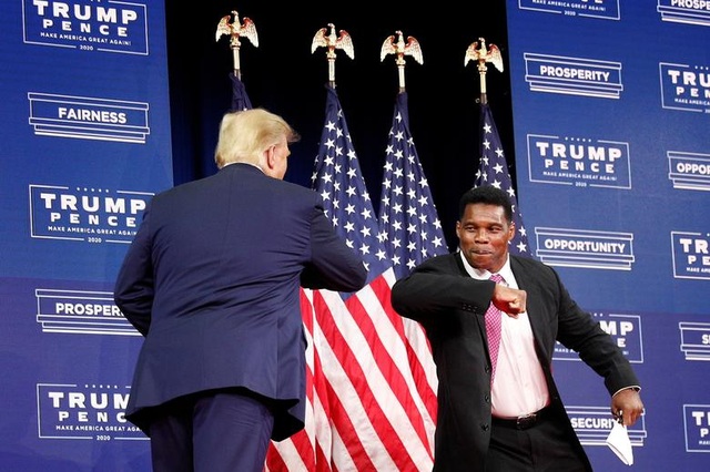 Ông Trump di chuyển “như con thoi” trước khi mắc Covid-19 - 3 Ông Trump di chuyển “như con thoi” trước khi mắc Covid-19 - 3