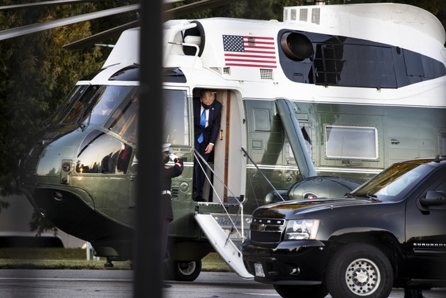 Ông Trump rời Nhà Trắng, tạm chuyển tổng hành dinh đến bệnh viện - 9 Ông Trump rời Nhà Trắng, tạm chuyển tổng hành dinh đến bệnh viện - 9