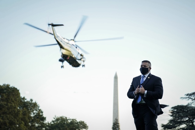 Ông Trump rời Nhà Trắng, tạm chuyển tổng hành dinh đến bệnh viện - 14 Ông Trump rời Nhà Trắng, tạm chuyển tổng hành dinh đến bệnh viện - 14