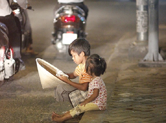 Tăng cường quản lý không để trẻ em, người khuyết tật ăn xin, bị ép ăn xin - 1 Tăng cường quản lý không để trẻ em, người khuyết tật ăn xin, bị ép ăn xin - 1