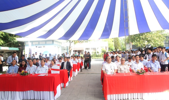 Nhiều bạn trẻ chủ động tham dự ngày hội việc làm sớm để định hướng nghề - 4 Nhiều bạn trẻ chủ động tham dự ngày hội việc làm sớm để định hướng nghề - 4