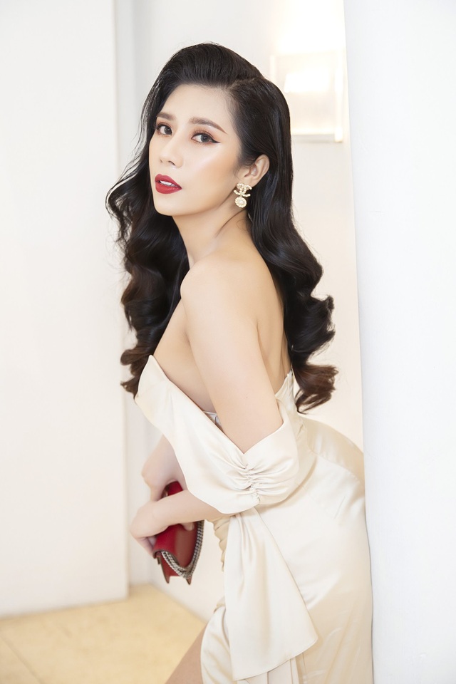 Dương Yến Nhung diện đầm trễ vai dự sự kiện - 4 Dương Yến Nhung diện đầm trễ vai dự sự kiện - 4