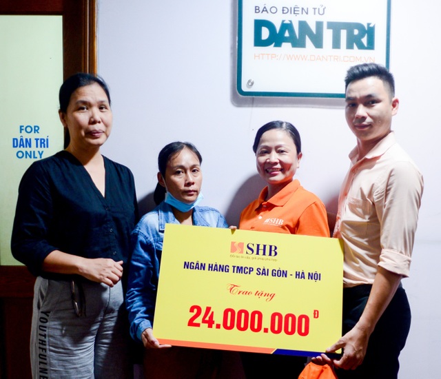 Bé gái 6 năm trời lấy viện làm nhà tiếp tục được giúp đỡ 24 triệu đồng - 1 Bé gái 6 năm trời lấy viện làm nhà tiếp tục được giúp đỡ 24 triệu đồng - 1
