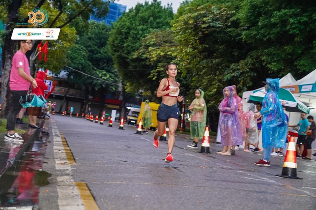 Người chạy 10km quanh hồ Hoàn Kiếm nhanh nhất chỉ hết 31 phút 59 giây - 3 Người chạy 10km quanh hồ Hoàn Kiếm nhanh nhất chỉ hết 31 phút 59 giây - 3