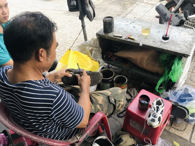 Nghề cứu... giày dép cũ - 6 Nghề cứu... giày dép cũ - 6