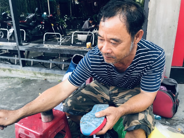 Nghề cứu... giày dép cũ - 5 Nghề cứu... giày dép cũ - 5