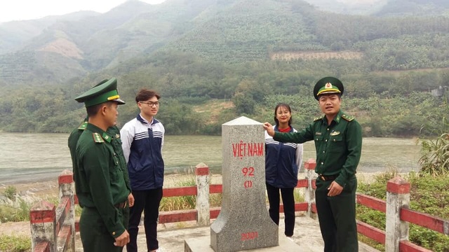 Lào Cai: Nam sinh được 5 trường đại học gửi giấy báo trúng tuyển - 2 Lào Cai: Nam sinh được 5 trường đại học gửi giấy báo trúng tuyển - 2