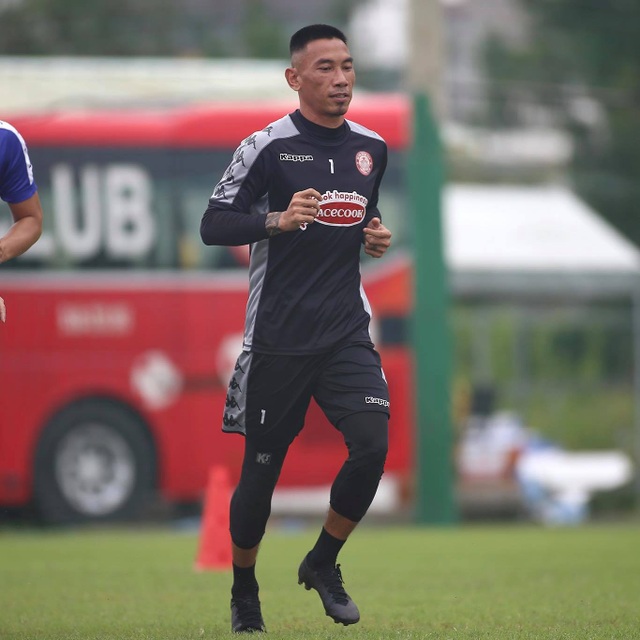 Công Phượng trở lại sân tập, TPHCM chờ đua vô địch V-League - 6 Công Phượng trở lại sân tập, TPHCM chờ đua vô địch V-League - 6
