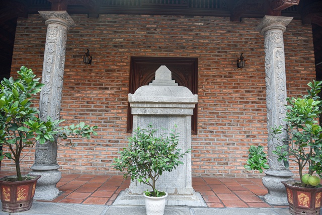 Interestingly, the statue of Buddha sitting on the king's back is unique in Vietnam - 9