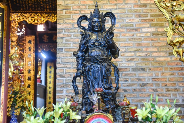 Interestingly, the statue of Buddha sitting on the king's back is unique in Vietnam - 7