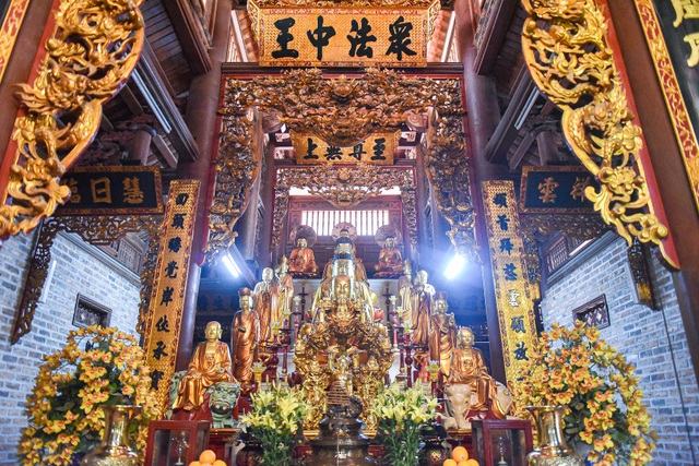 Unique statue of Buddha sitting on the king's back is unique in Vietnam - 5