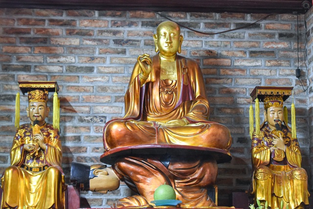 Interestingly, the Buddha statue sitting on the king's back is unique in Vietnam - 4