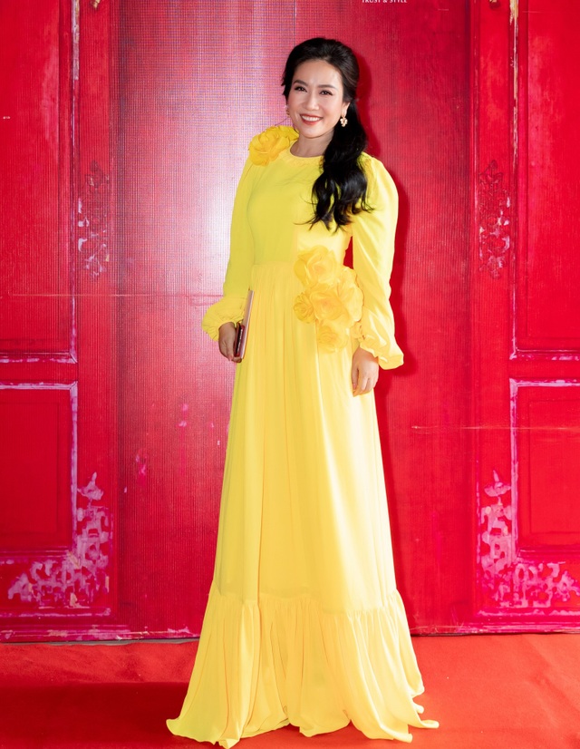 Hoa hậu Hà Kiều Anh đụng độ Hoa hậu Trần Tiểu Vy - 18 Hoa hậu Hà Kiều Anh đụng độ Hoa hậu Trần Tiểu Vy - 18