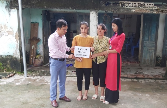 Bạn đọc Dân trí nâng bước nữ sinh nghèo vào đại học - 2 Bạn đọc Dân trí nâng bước nữ sinh nghèo vào đại học - 2
