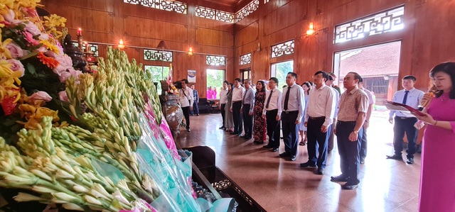 Khánh thành công trình đèn Led, bảng chỉ dẫn quê hương Chủ tịch Hồ Chí Minh - 1 Khánh thành công trình đèn Led, bảng chỉ dẫn quê hương Chủ tịch Hồ Chí Minh - 1