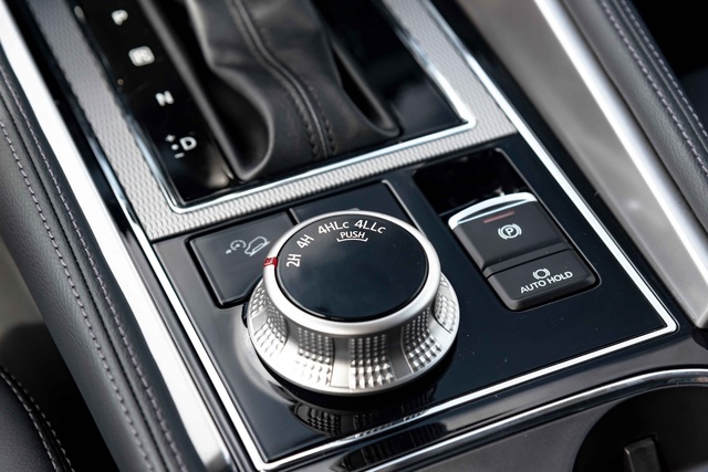 Pajero Sport 2020 chốt giá từ 1,11 tỷ đồng: Bỏ bản máy xăng, thêm công nghệ - 5 Pajero Sport 2020 chốt giá từ 1,11 tỷ đồng: Bỏ bản máy xăng, thêm công nghệ - 5