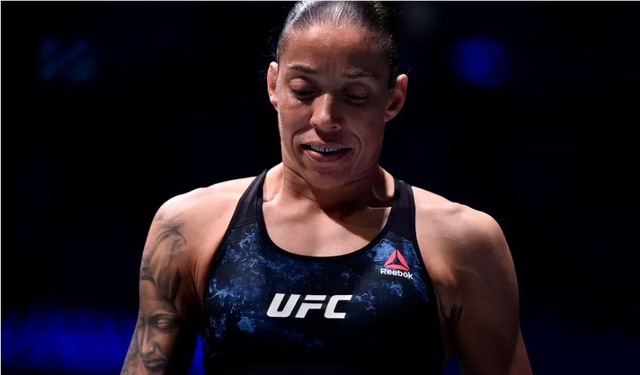 Nữ cảnh sát hạ knock-out đối thủ bằng đòn khóa cổ hiểm hóc - 1 Nữ cảnh sát hạ knock-out đối thủ bằng đòn khóa cổ hiểm hóc - 1