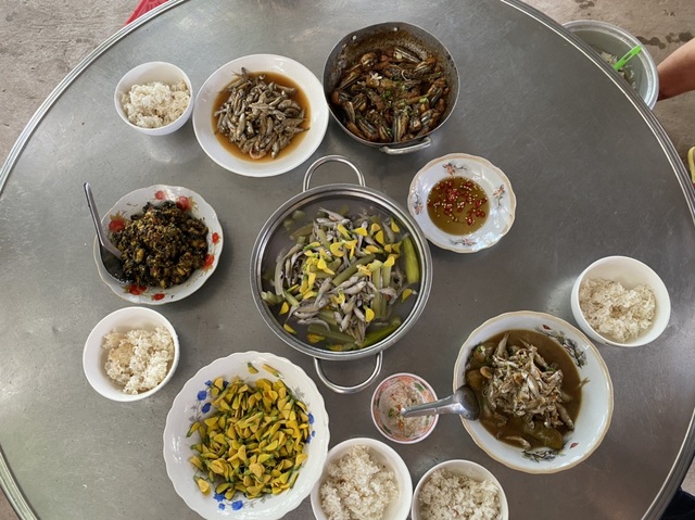 Lẩu cá linh.jpg Lẩu cá linh.jpg