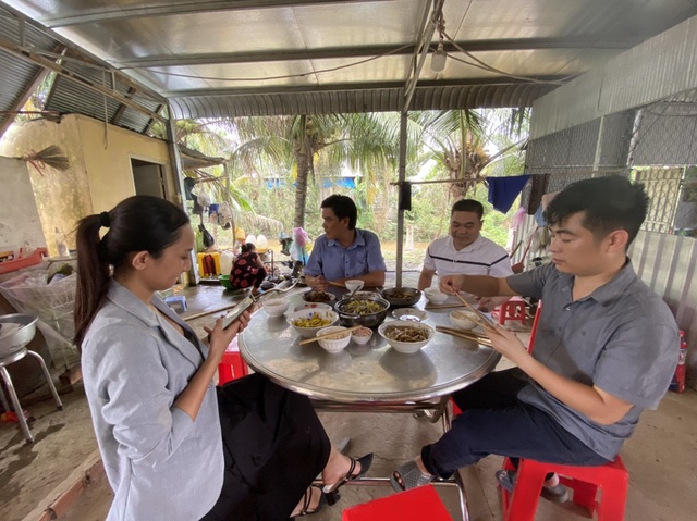 Lẩu cá linh.jpg Lẩu cá linh.jpg
