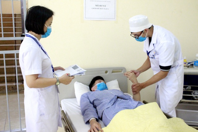 Thứ trưởng Lê Tấn Dũng kiểm tra công tác tổ chức thi kỹ năng nghề Quốc gia - 4 Thứ trưởng Lê Tấn Dũng kiểm tra công tác tổ chức thi kỹ năng nghề Quốc gia - 4