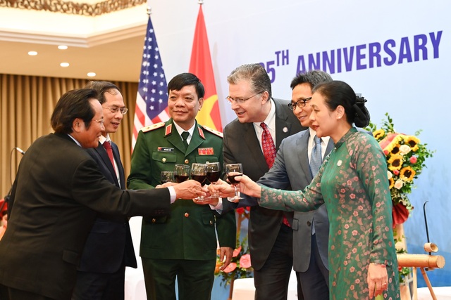 Đại sứ Mỹ: Khẩu trang Việt Nam đã giúp cứu sống nhiều người dân Mỹ! - 4 Đại sứ Mỹ: Khẩu trang Việt Nam đã giúp cứu sống nhiều người dân Mỹ! - 4