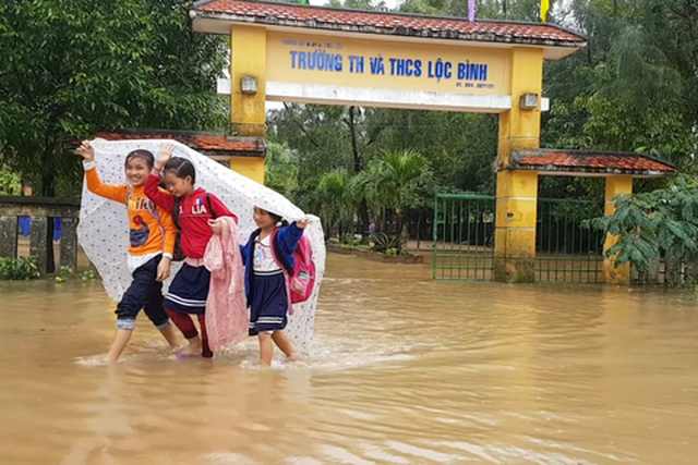 Học sinh các vùng lũ tỉnh Thừa Thiên Huế được nghỉ học ngày 9/10 - 1 Học sinh các vùng lũ tỉnh Thừa Thiên Huế được nghỉ học ngày 9/10 - 1
