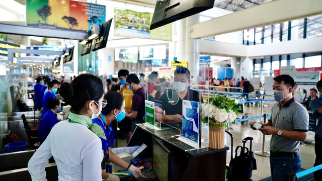 Khách đi máy bay bất ngờ tăng gấp 3 lần chỉ trong 1 tháng - 6 Khách đi máy bay bất ngờ tăng gấp 3 lần chỉ trong 1 tháng - 6