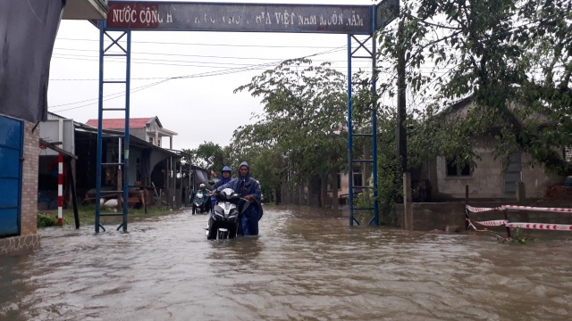 Nhiều đường tỉnh lộ ngập hơn cả mét - 3 Nhiều đường tỉnh lộ ngập hơn cả mét - 3
