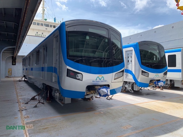 Cận cảnh đoàn tàu metro số 1 vừa cập cảng ở Sài Gòn - 7