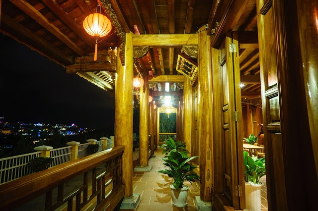 Cận cảnh nhà sàn rộng 300m2 toàn gỗ quý của vị doanh nhân ở Đà Lạt - 9