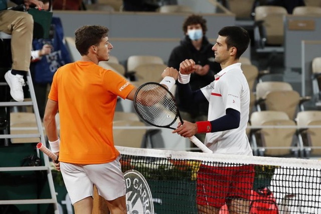 Novak Djokovic bị đối thủ tố giả chấn thương, cố tình sử dụng chiêu trò - 2 Novak Djokovic bị đối thủ tố giả chấn thương, cố tình sử dụng chiêu trò - 2