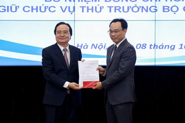 Tân Thứ trưởng Hoàng Minh Sơn chính thức nhận nhiệm vụ tại Bộ GDĐT - 1 Tân Thứ trưởng Hoàng Minh Sơn chính thức nhận nhiệm vụ tại Bộ GDĐT - 1