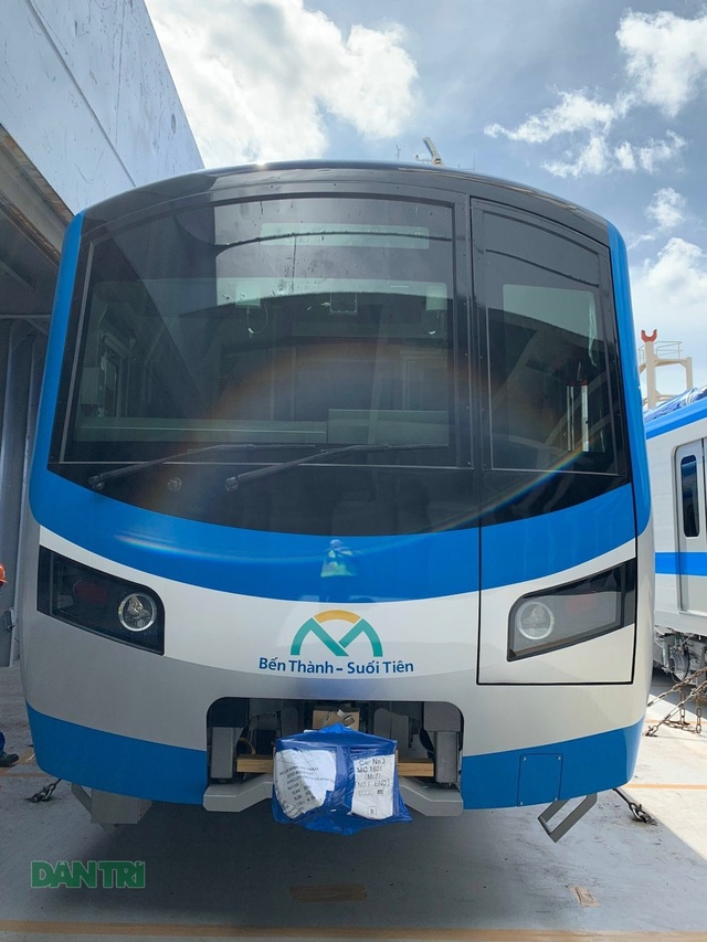 Cận cảnh đoàn tàu metro số 1 vừa cập cảng ở Sài Gòn - 8