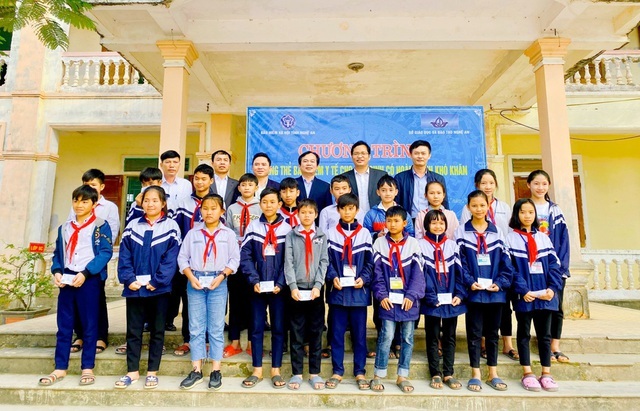 Không xếp loại hoàn thành nhiệm vụ trường không đạt mục tiêu 100% mua BHYT - 1 Không xếp loại hoàn thành nhiệm vụ trường không đạt mục tiêu 100% mua BHYT - 1
