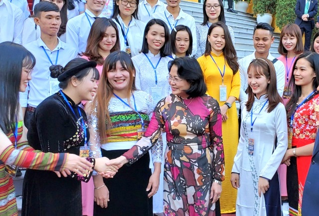 Phó Chủ tịch nước gặp các HS, SV tiêu biểu của ngành giáo dục nghề nghiệp - 1 Phó Chủ tịch nước gặp các HS, SV tiêu biểu của ngành giáo dục nghề nghiệp - 1