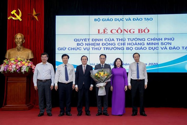 Tân Thứ trưởng Hoàng Minh Sơn chính thức nhận nhiệm vụ tại Bộ GDĐT - 3 Tân Thứ trưởng Hoàng Minh Sơn chính thức nhận nhiệm vụ tại Bộ GDĐT - 3