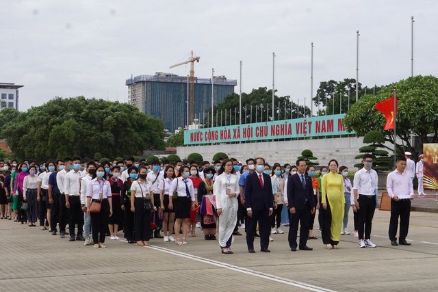 130 HS, SV tiêu biểu ngành giáo dục nghề nghiệp dự Lễ báo công dâng Bác - 1 130 HS, SV tiêu biểu ngành giáo dục nghề nghiệp dự Lễ báo công dâng Bác - 1